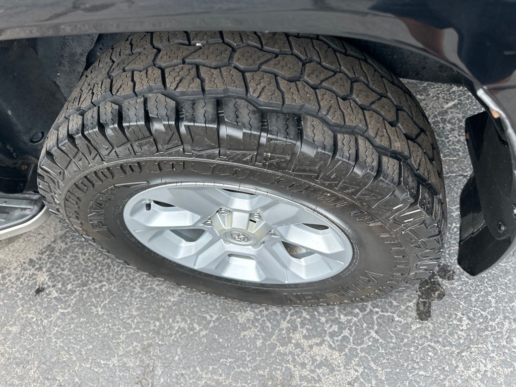 2017 Toyota 4Runner Image 13