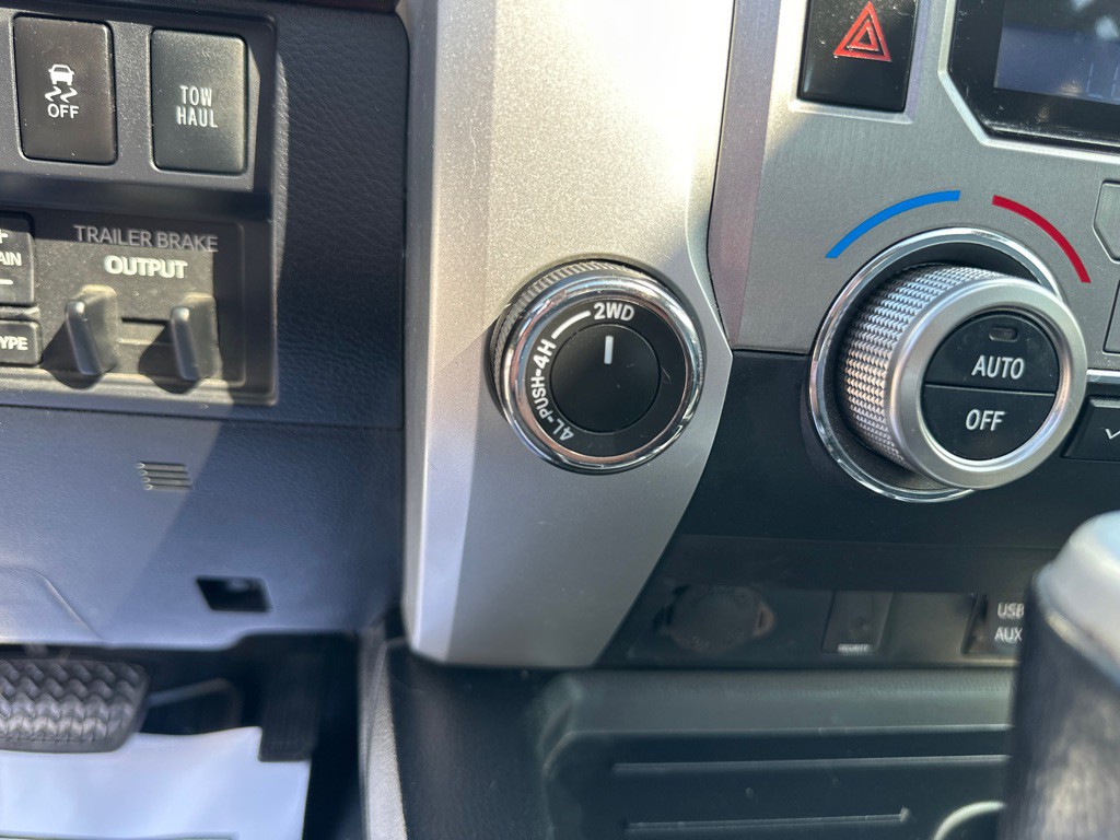 2017 Toyota Tundra Image 10