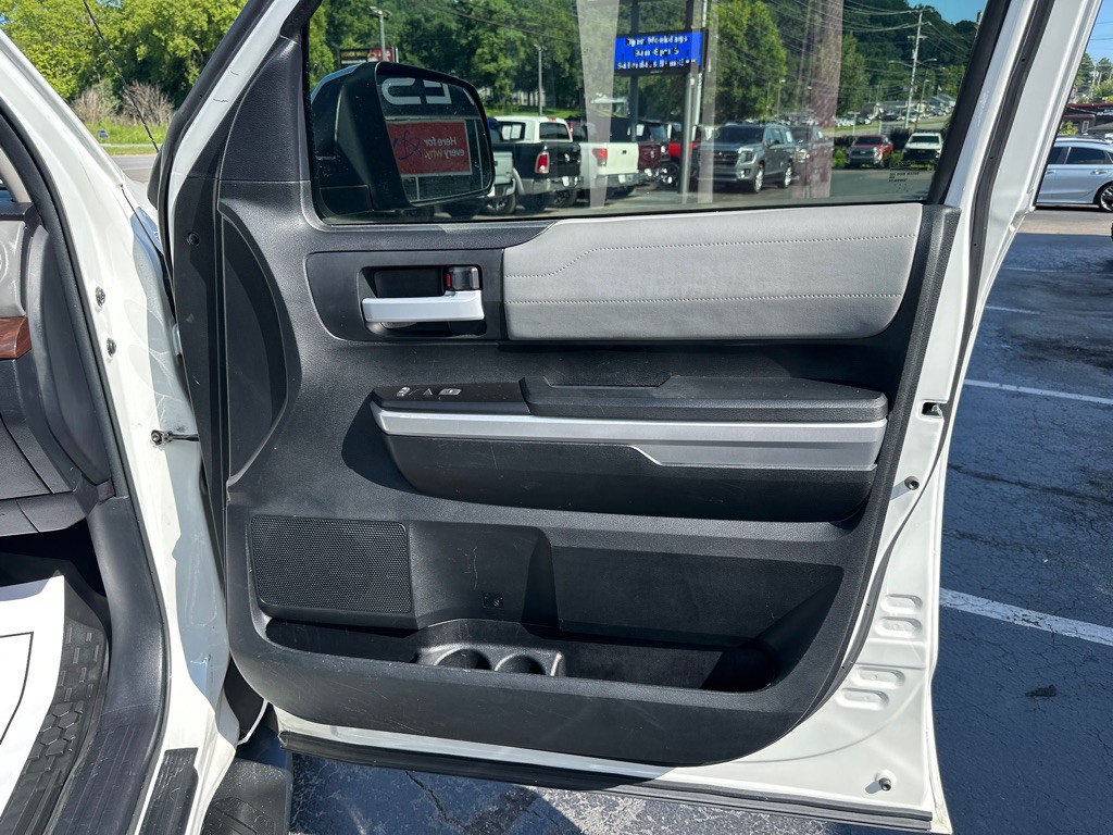 2017 Toyota Tundra Image 17
