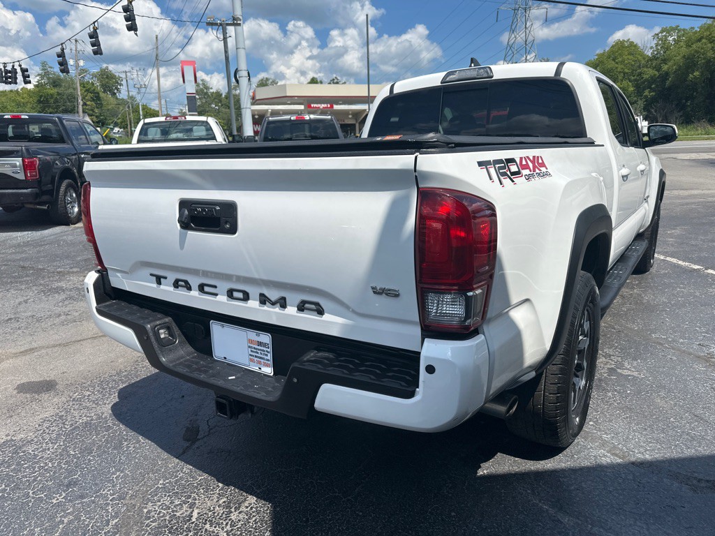 2017 Toyota Tacoma Image 3