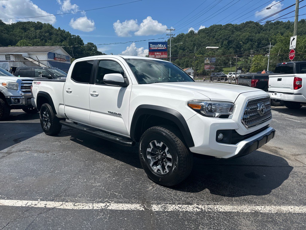 2017 Toyota Tacoma Image 5