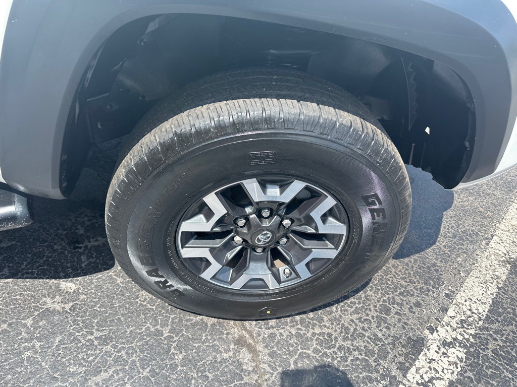 2017 Toyota Tacoma Image 7