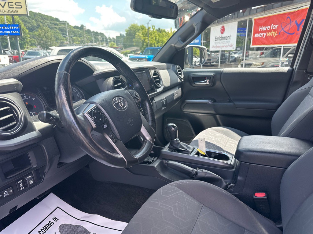 2017 Toyota Tacoma Image 15