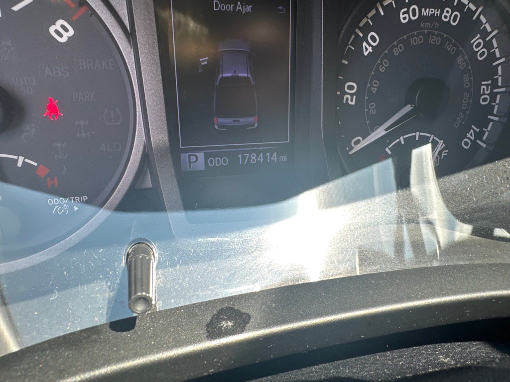 2017 Toyota Tacoma Image 16