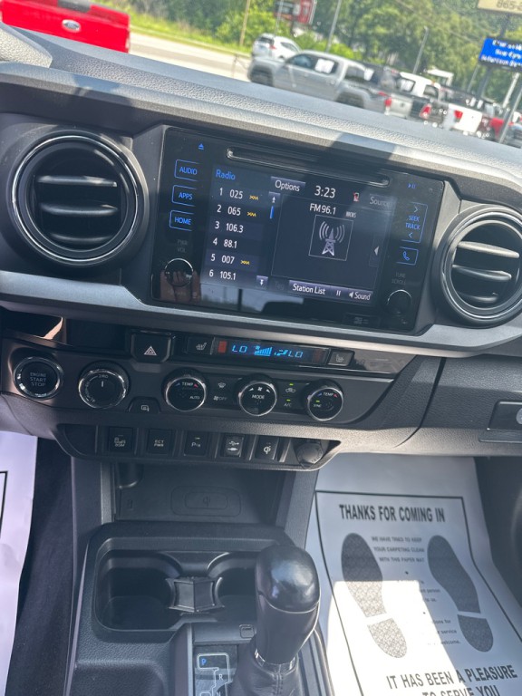 2017 Toyota Tacoma Image 18