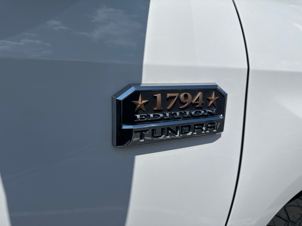 2016 Toyota Tundra Image 8