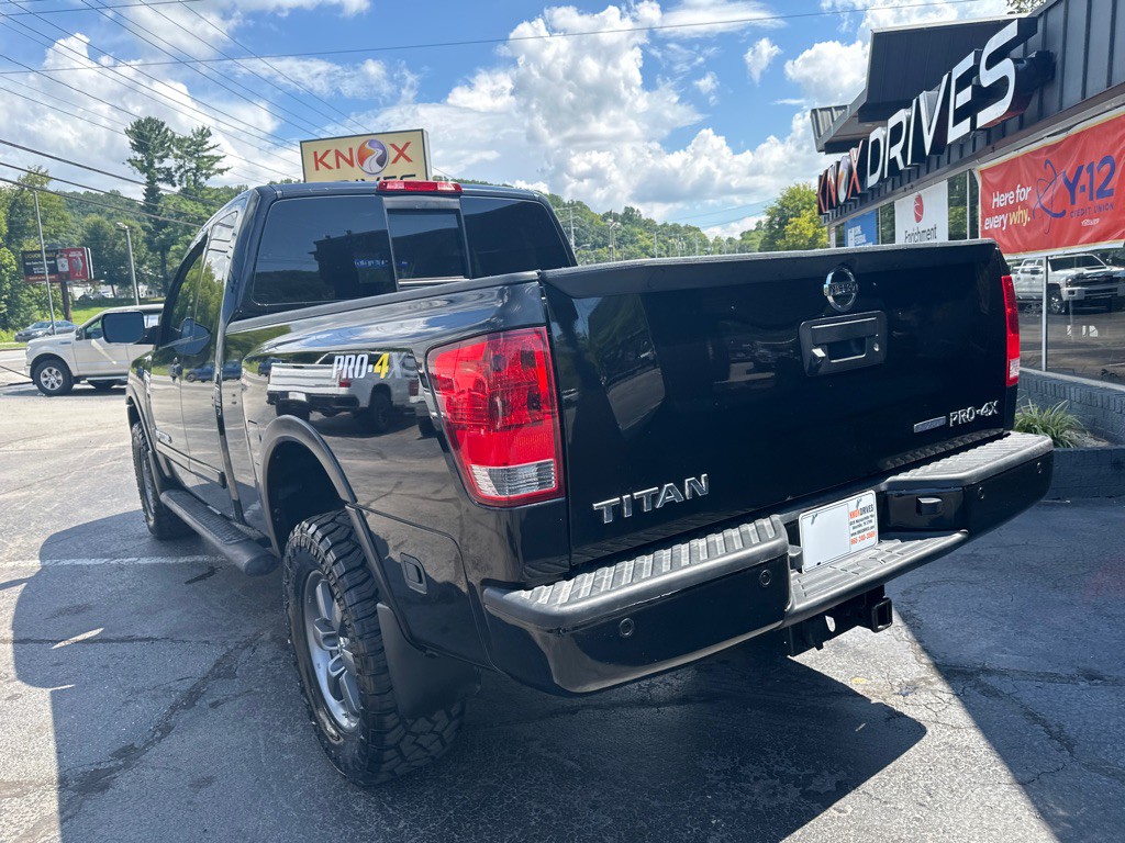 2013 Nissan Titan Image 2