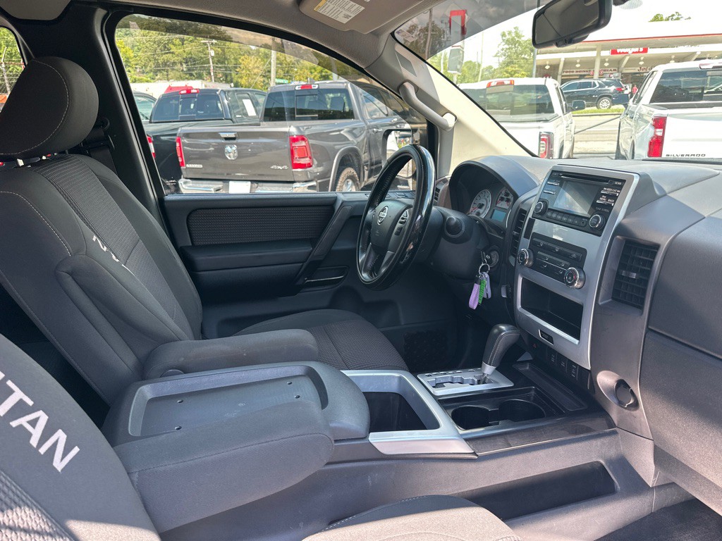 2013 Nissan Titan Image 10