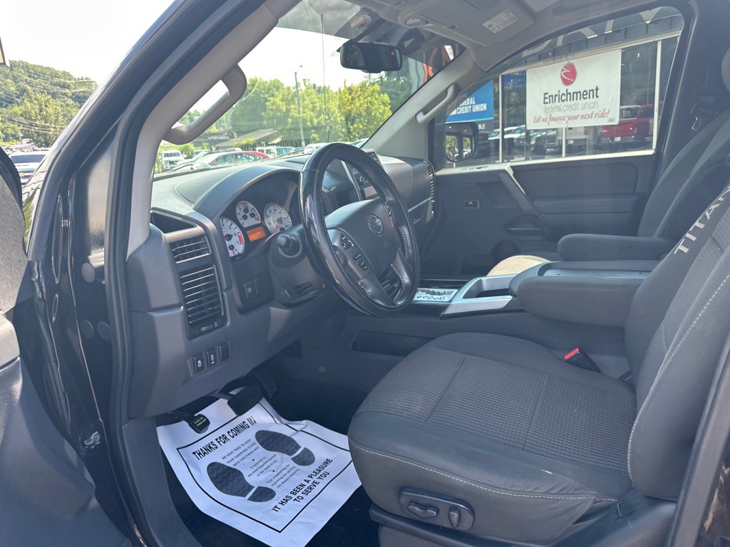 2013 Nissan Titan Image 20