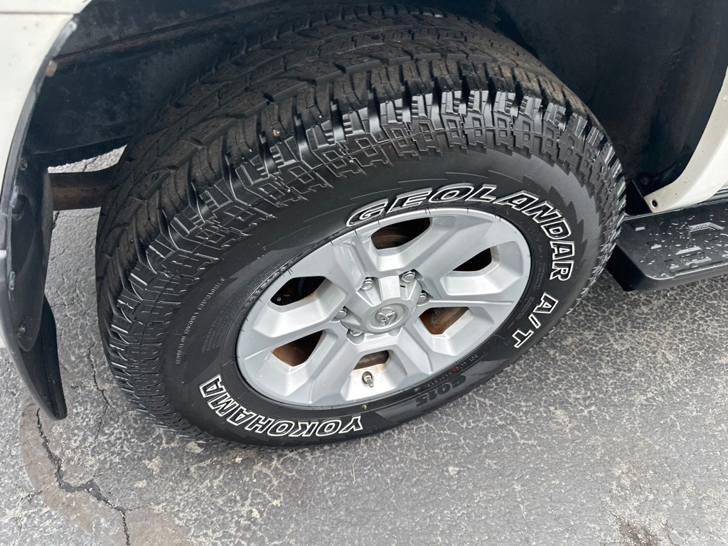 2016 Toyota 4Runner Image 13