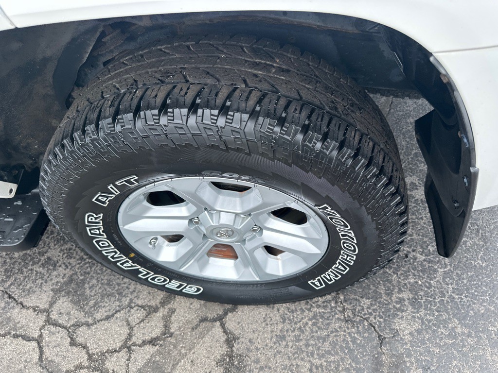 2016 Toyota 4Runner Image 14