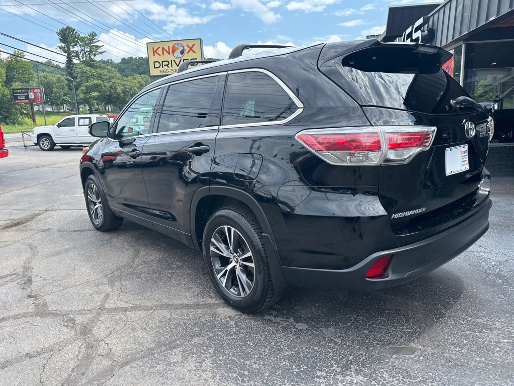 2016 Toyota Highlander Image 2