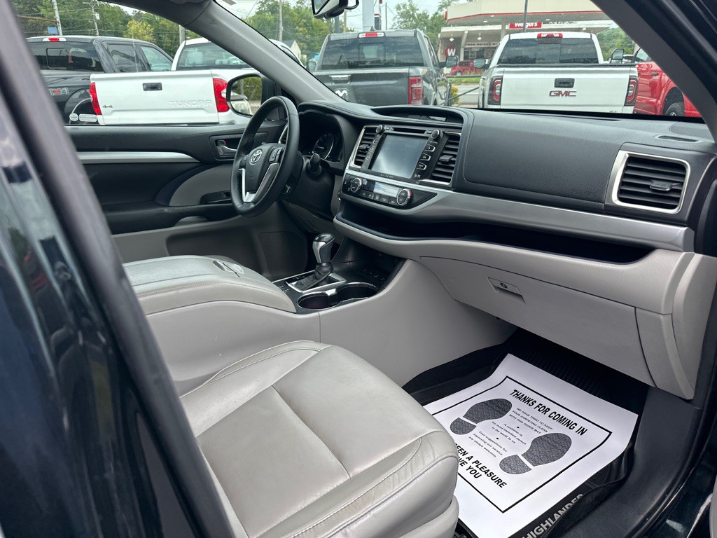 2016 Toyota Highlander Image 8