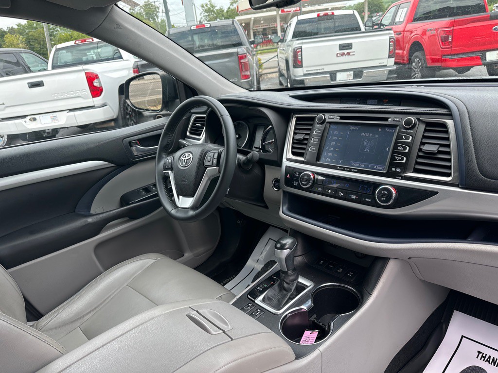 2016 Toyota Highlander Image 9