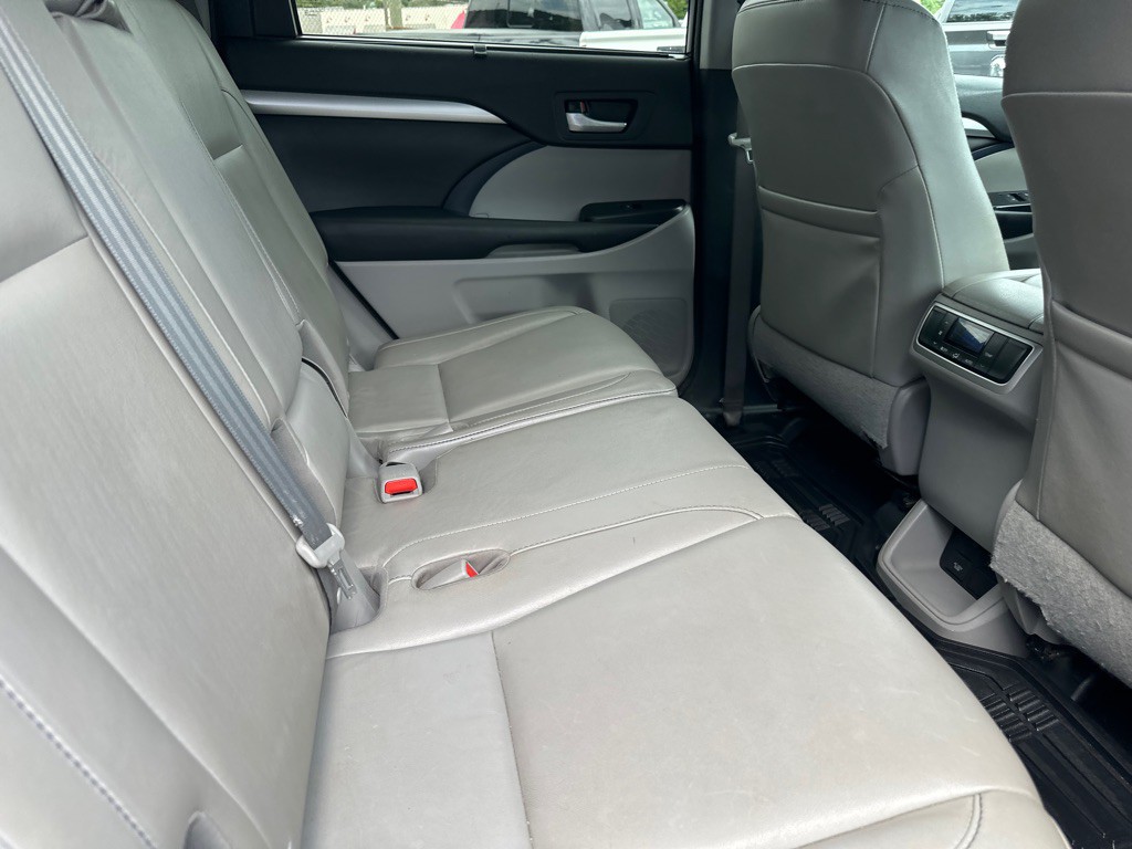 2016 Toyota Highlander Image 11