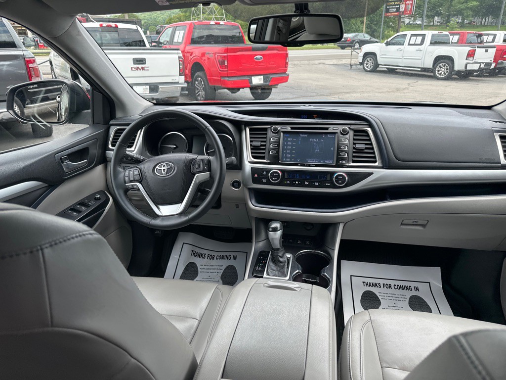 2016 Toyota Highlander Image 13