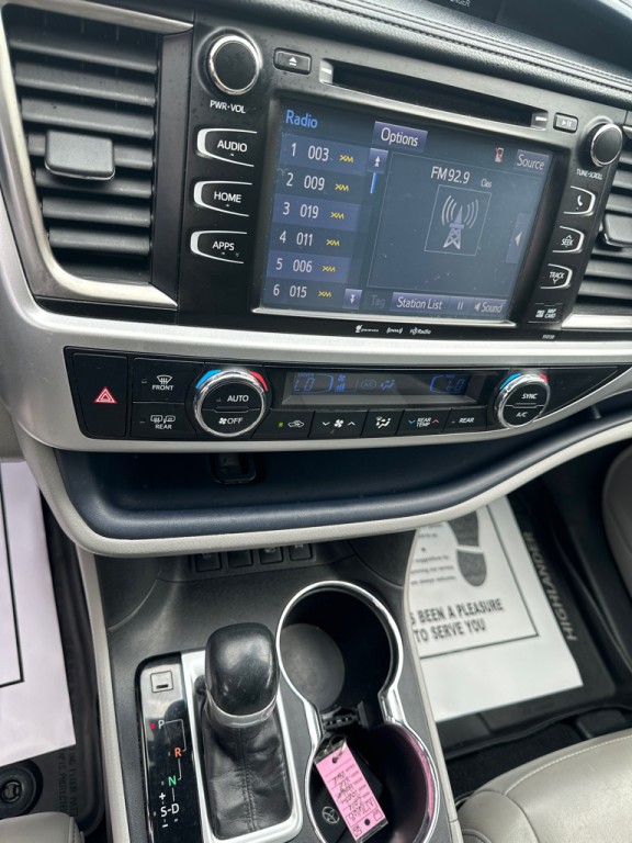 2016 Toyota Highlander Image 19