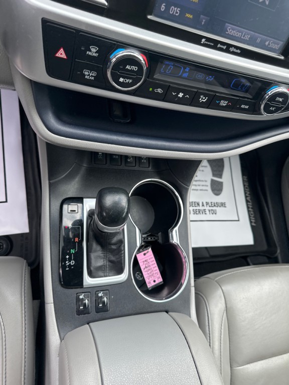 2016 Toyota Highlander Image 20