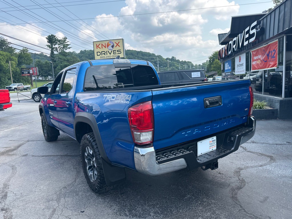 2017 Toyota Tacoma Image 2