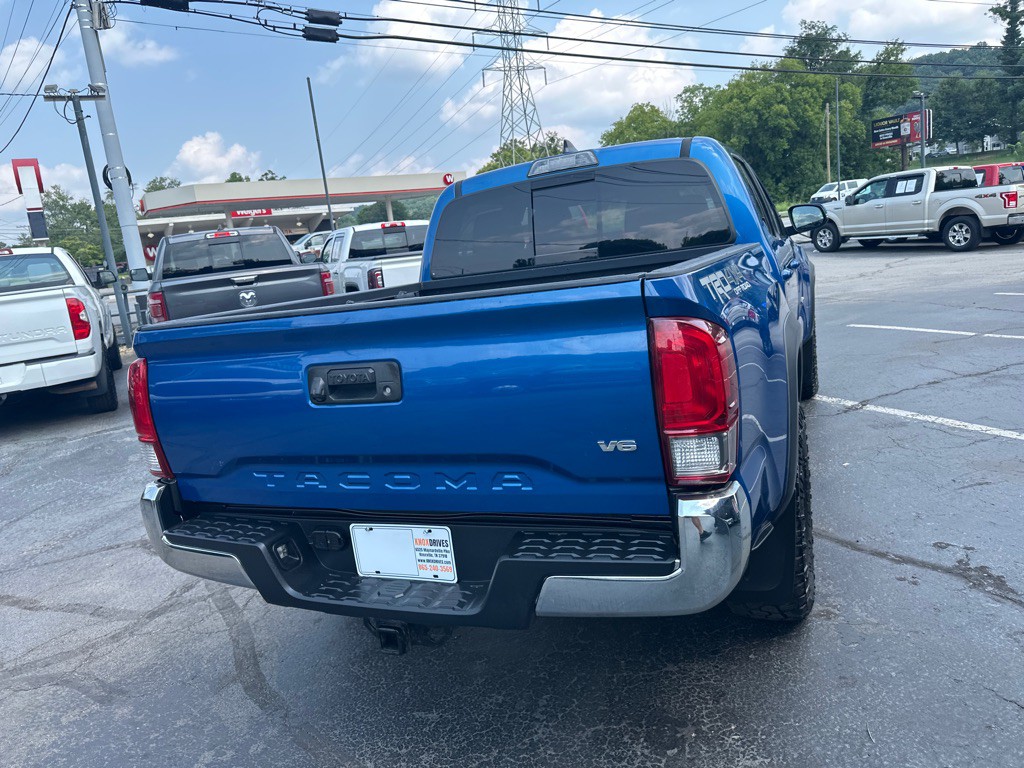 2017 Toyota Tacoma Image 3