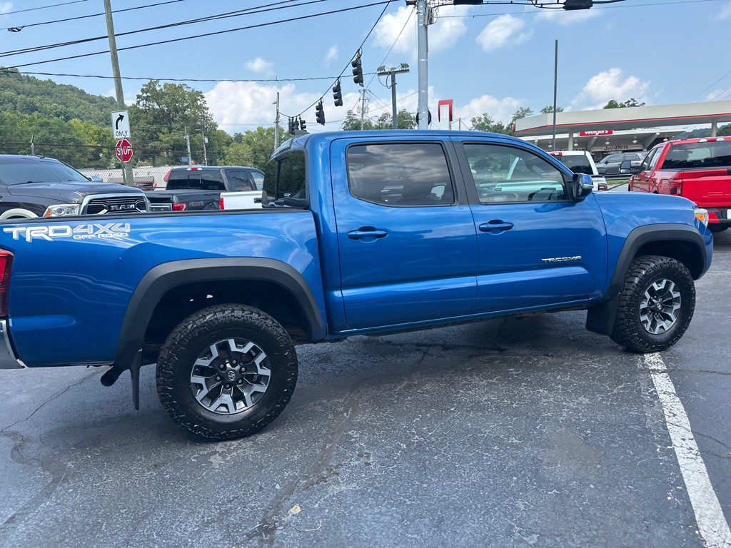2017 Toyota Tacoma Image 4