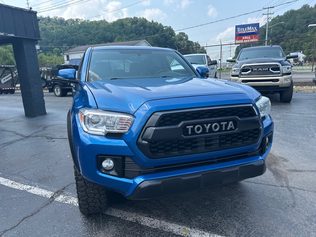 2017 Toyota Tacoma Image 6