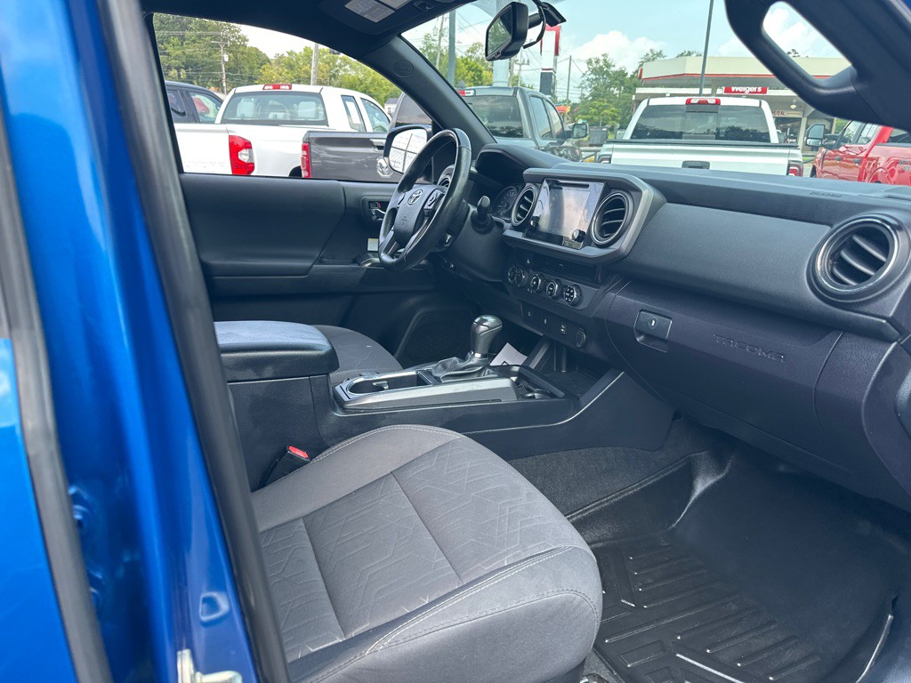 2017 Toyota Tacoma Image 7