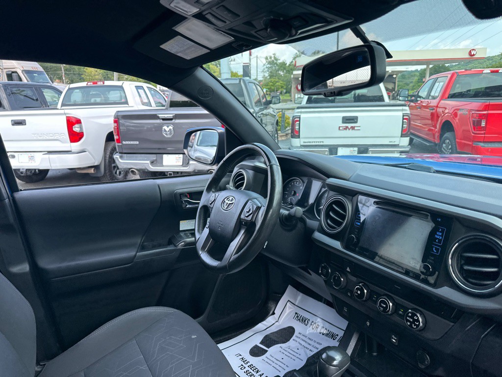 2017 Toyota Tacoma Image 8