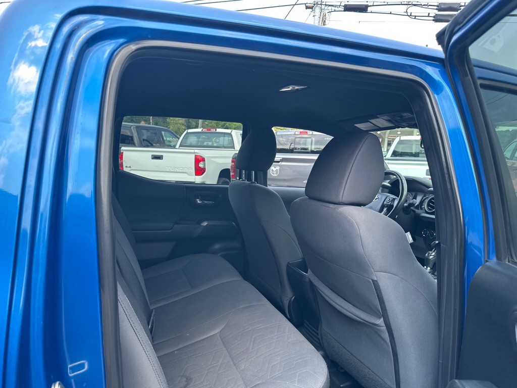 2017 Toyota Tacoma Image 9