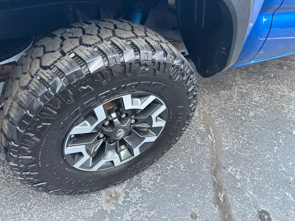 2017 Toyota Tacoma Image 10
