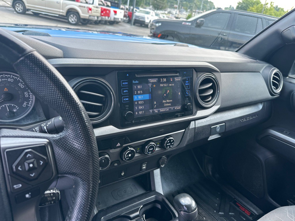 2017 Toyota Tacoma Image 14