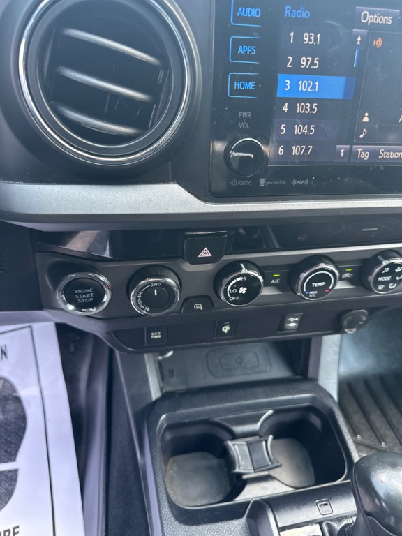 2017 Toyota Tacoma Image 16