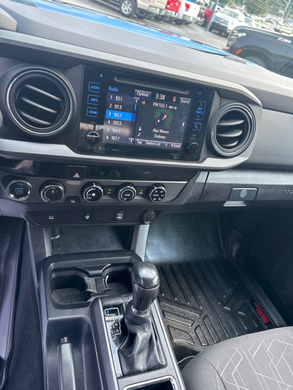 2017 Toyota Tacoma Image 17