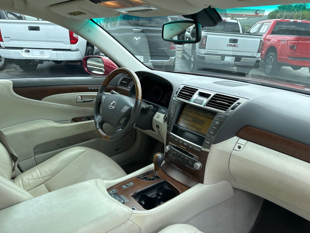2011 Lexus LS Image 8