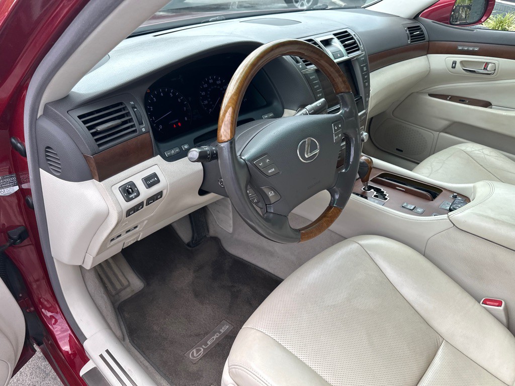 2011 Lexus LS Image 12