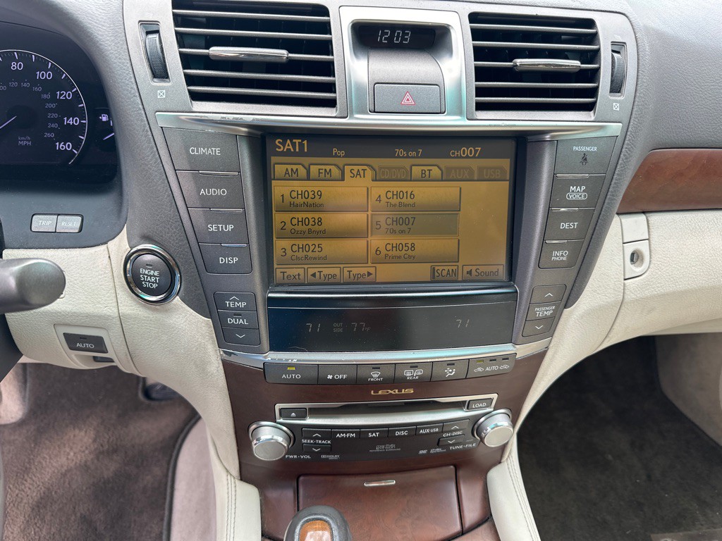 2011 Lexus LS Image 14