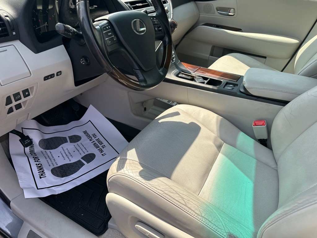 2012 Lexus RX Image 16