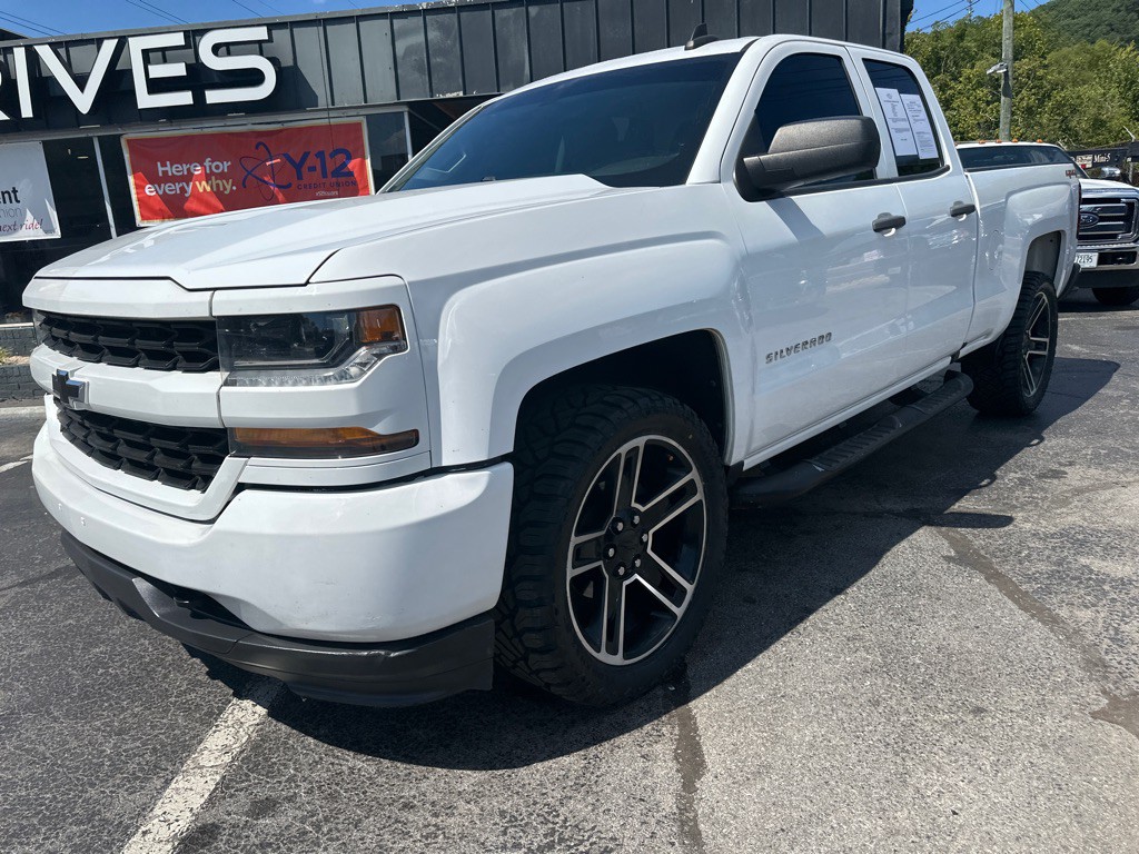 2017 Chevrolet Silverado 1500 Image 1