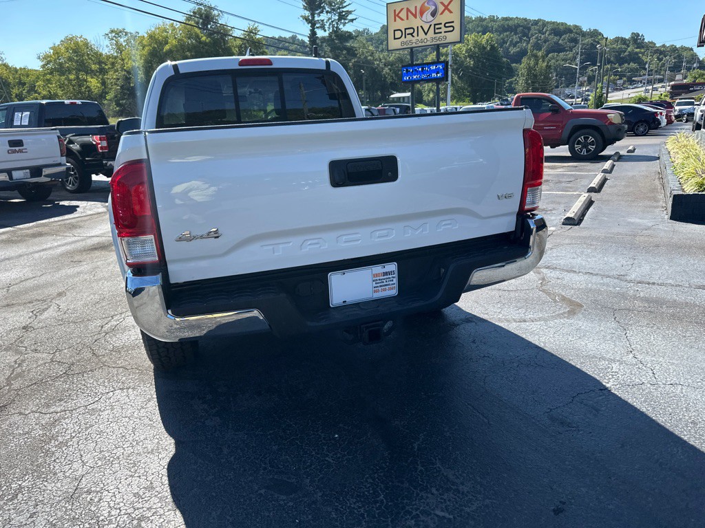 2017 Toyota Tacoma Image 2
