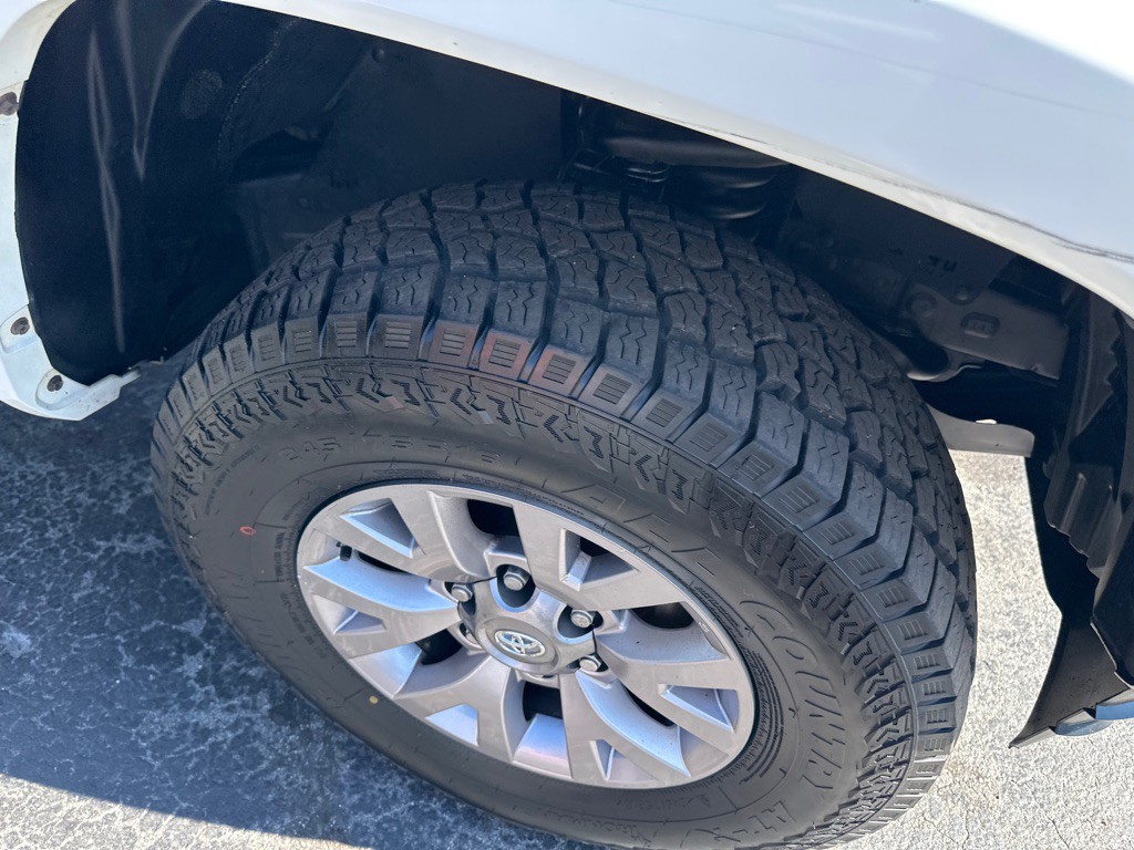 2017 Toyota Tacoma Image 6