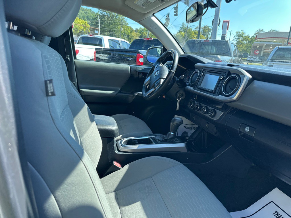 2017 Toyota Tacoma Image 7