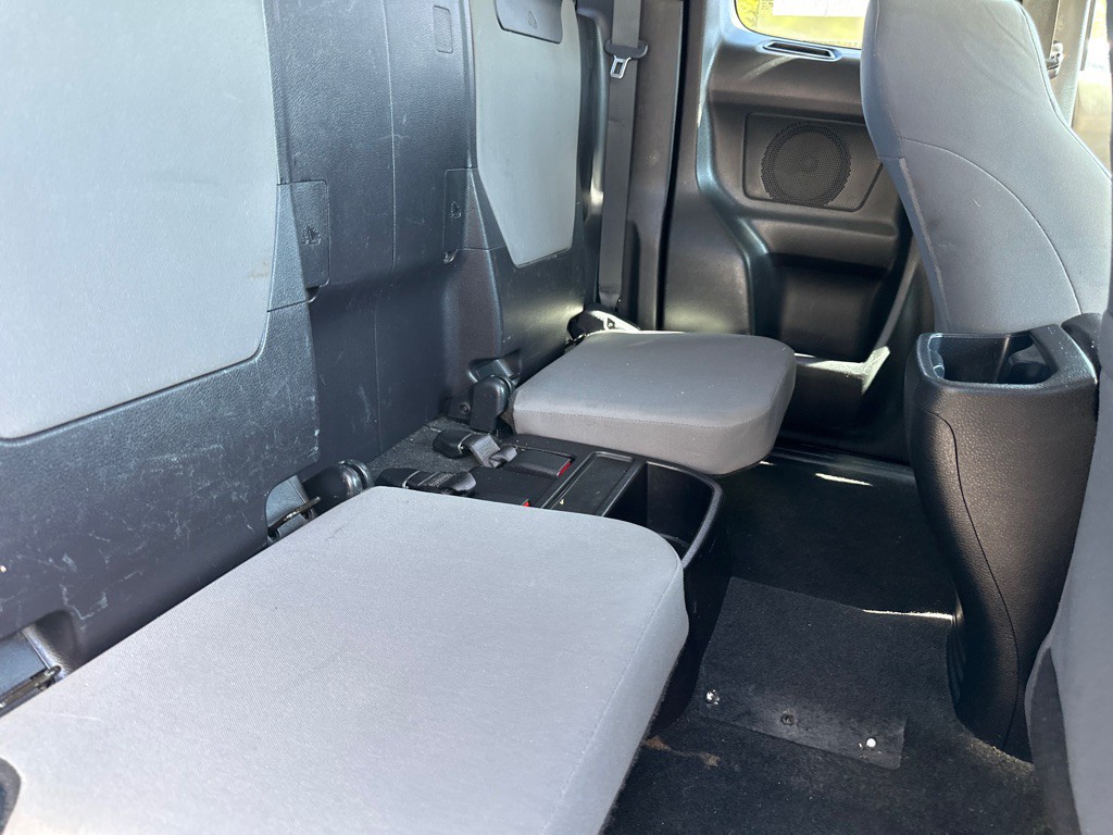 2017 Toyota Tacoma Image 8