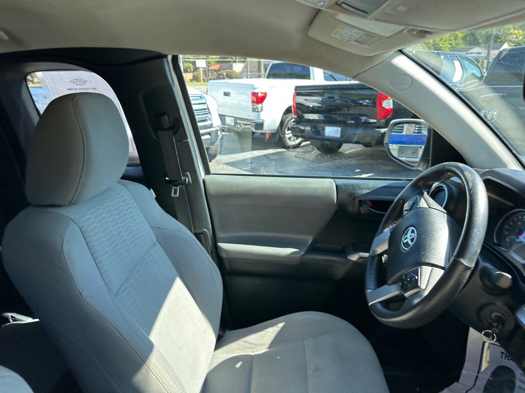 2017 Toyota Tacoma Image 9