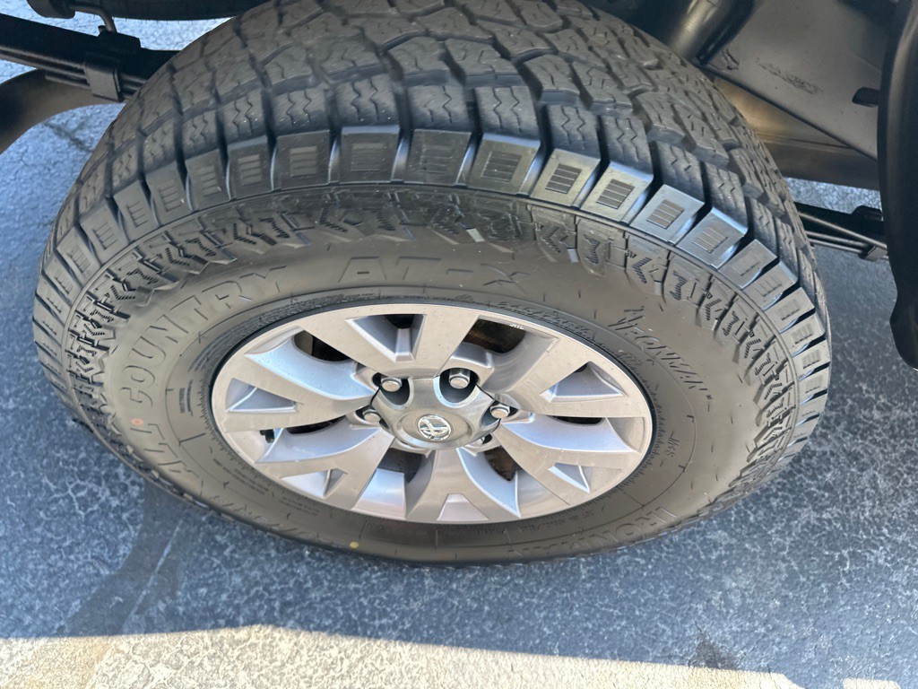2017 Toyota Tacoma Image 10