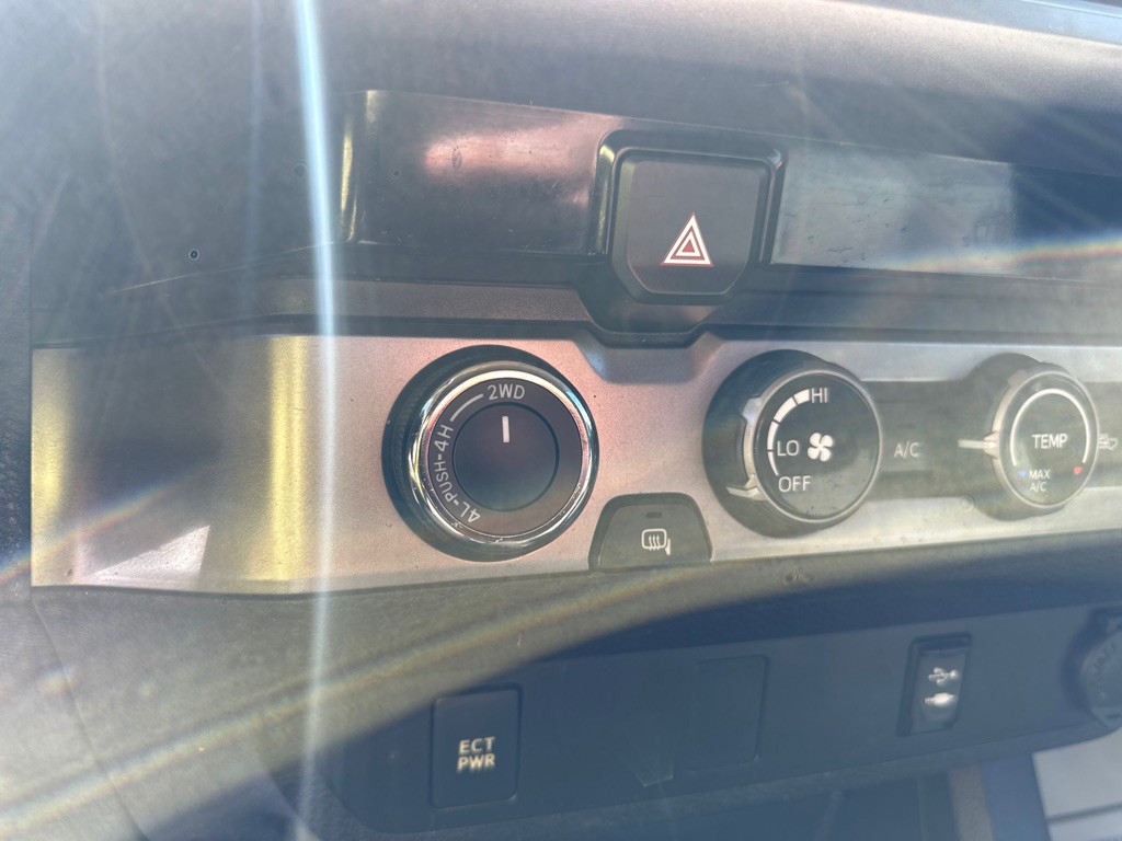2017 Toyota Tacoma Image 14