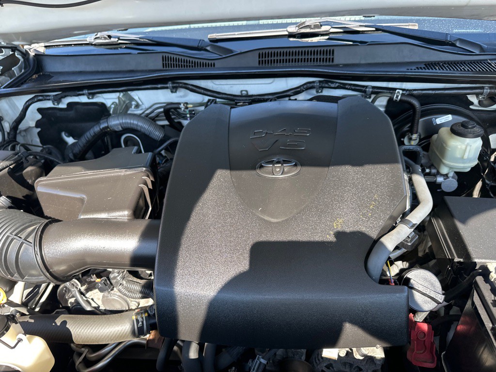 2017 Toyota Tacoma Image 16