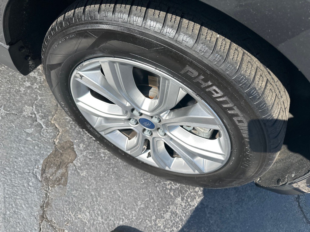 2019 Ford Edge Image 7