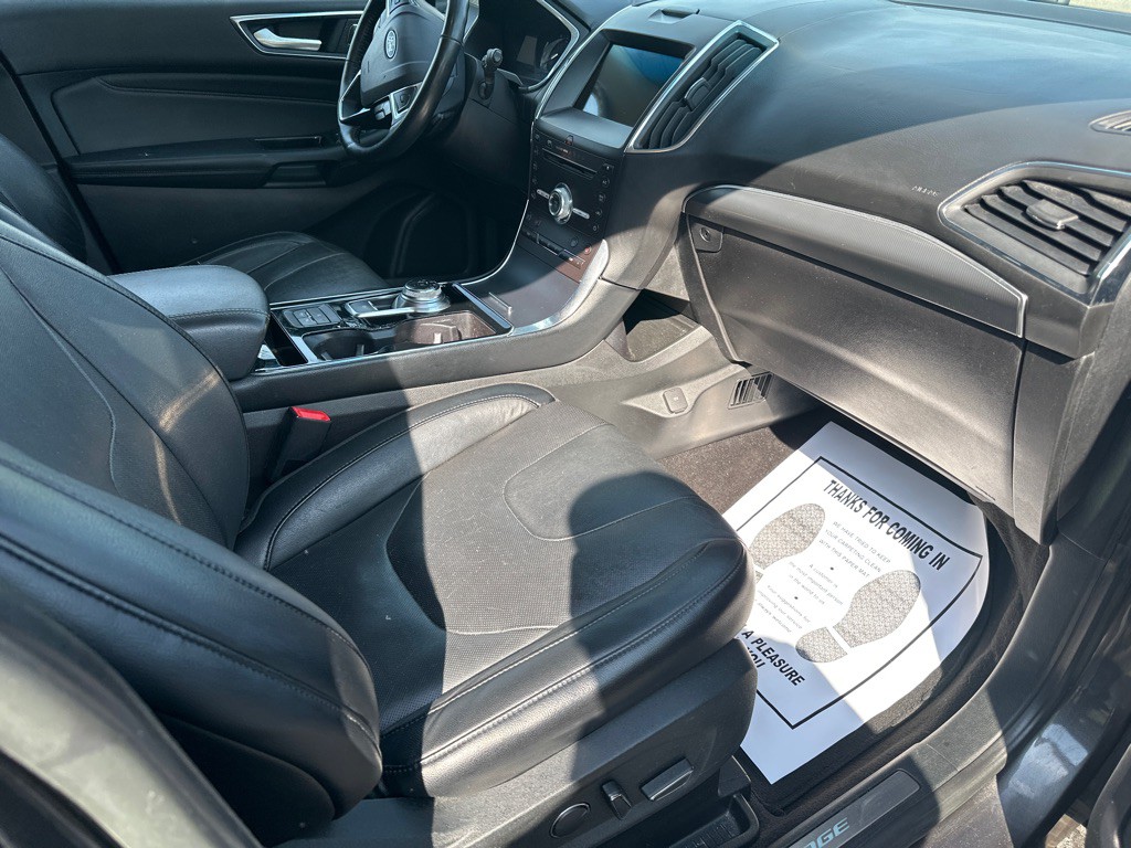 2019 Ford Edge Image 8