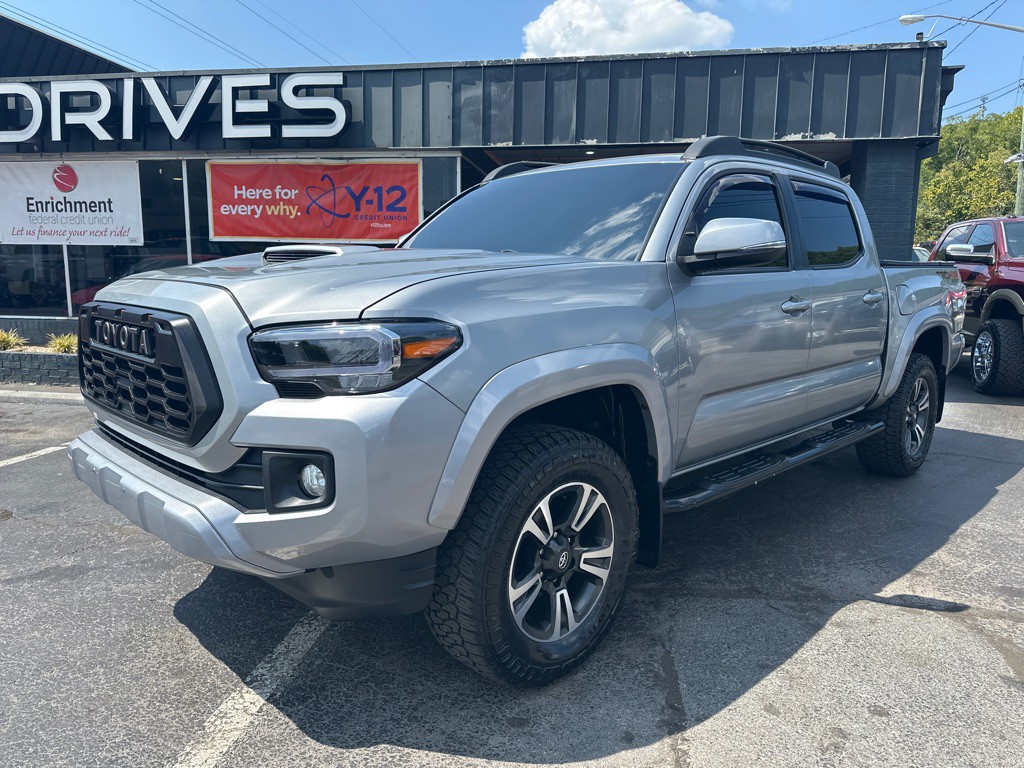 2017 Toyota Tacoma Image 1