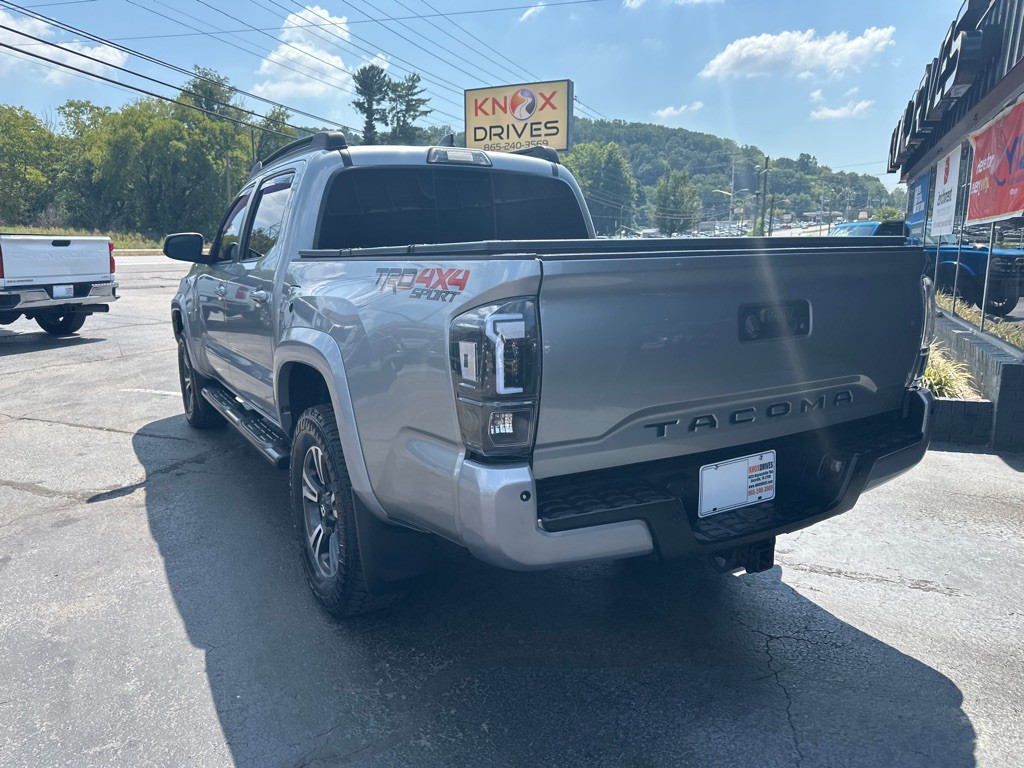 2017 Toyota Tacoma Image 2